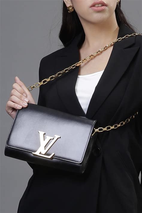 louis vuitton chain louise black|Louis Vuitton pochette louise epi.